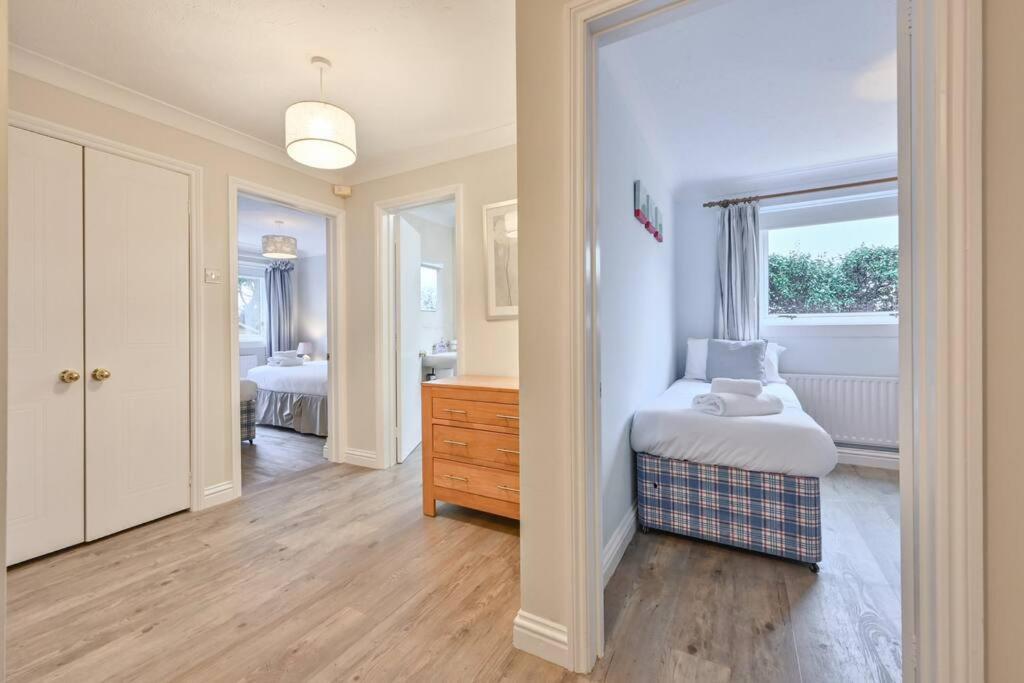 Spacious Sandbanks Apartment Near Beach And Bars With Free Parking Poole Bagian luar foto