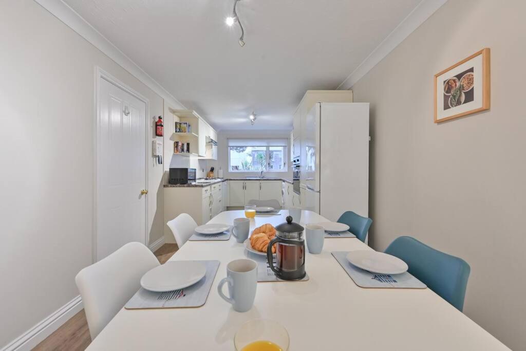 Spacious Sandbanks Apartment Near Beach And Bars With Free Parking Poole Bagian luar foto